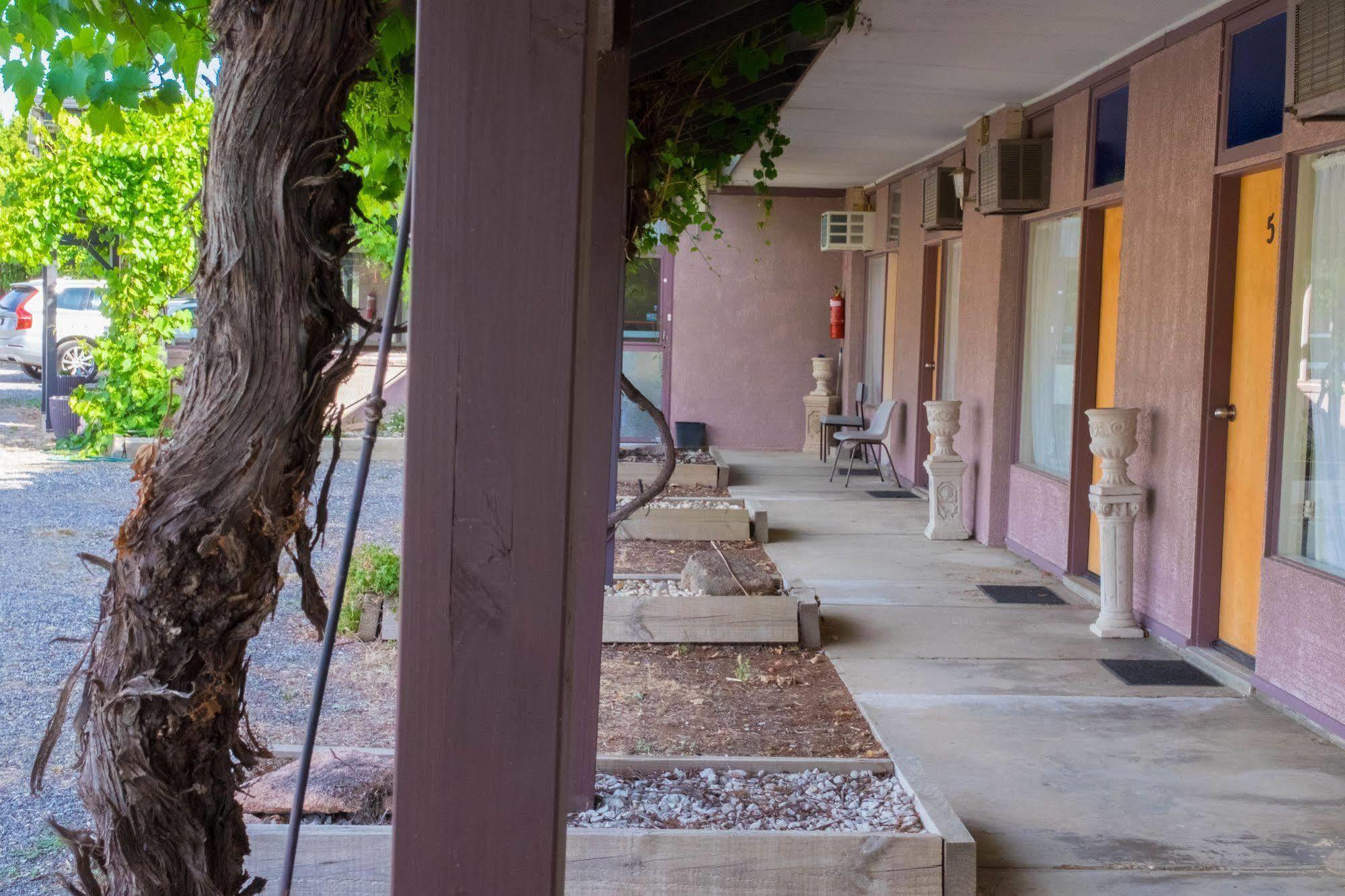 Stawell'S London Motor Inn Exterior photo